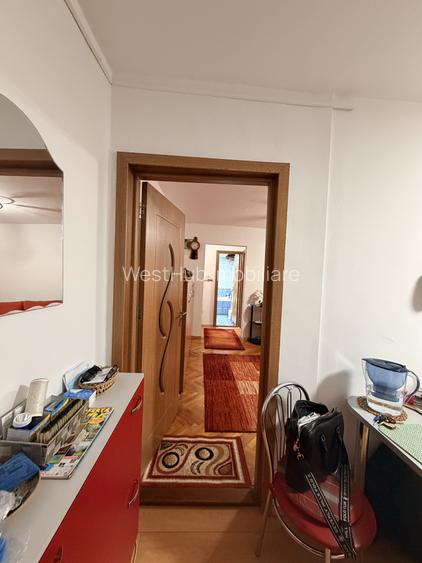 Apartament 2 camere, decomandat, 42 mp utili, etaj 1 - Girocului