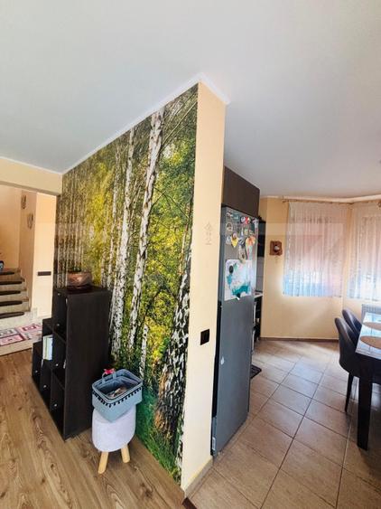 Casa cocheta, cu 4 camere, 130 mp - zona linistita
