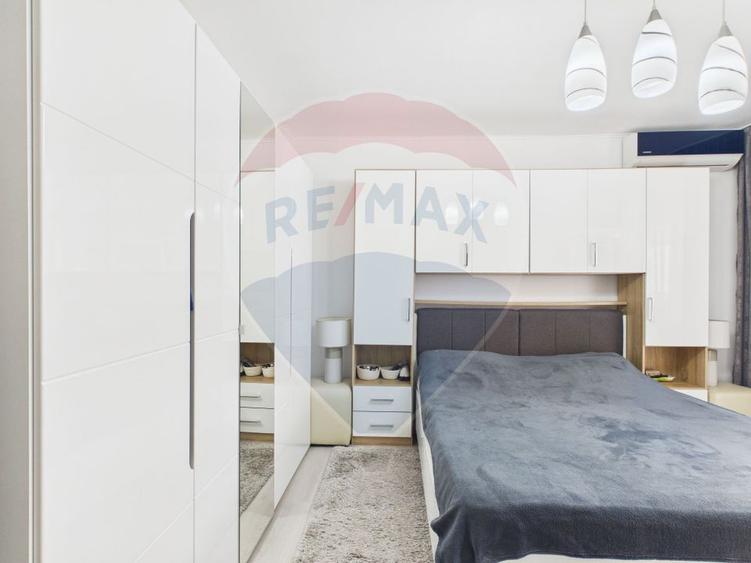 Apartament 4 camere de vanzare – complet renovat, mobilat și utilat
