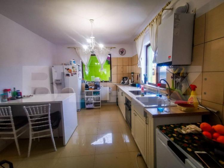 Casă deosebită în Sânpetru, 270 mp utili, 4 dormitoare și spațiu comercial