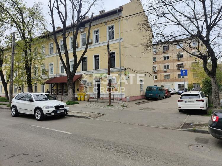 Garsoniera decomandata cu bucatarie si baie