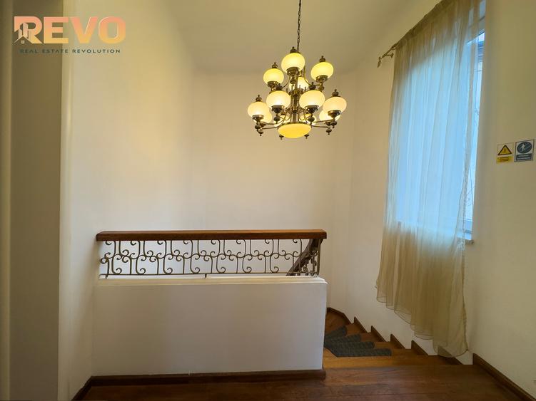 Victoriei - Berzei |Vilă interbelică | 5 camere | 190mp | Curte | Comision 0%