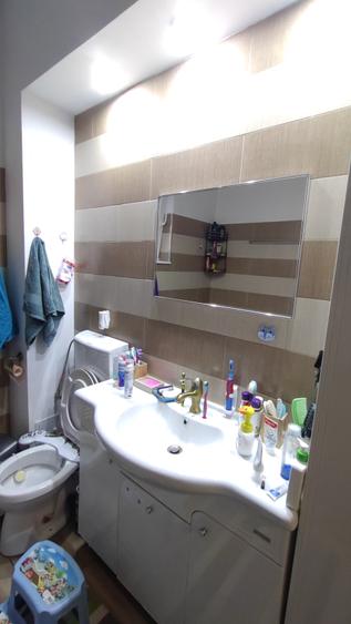 Vand apartament 3 camere in vila, cartierul Dambul Rotund