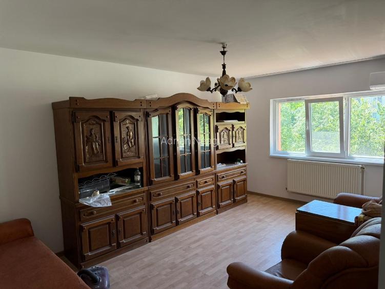 Apartament 3 camere, decomandat - 4