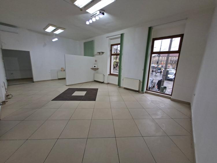 Piata Sinaia, Spatiu pentru diverse activitati