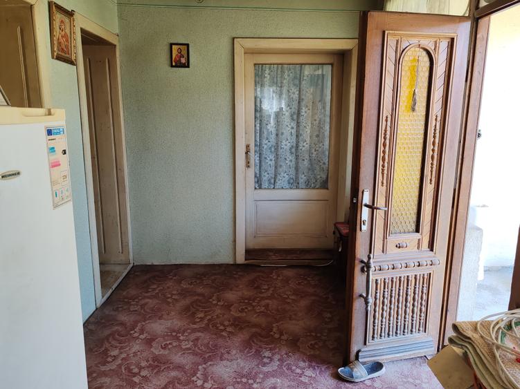 Casa 3 camere libera la vanzare TARLUNGENI
