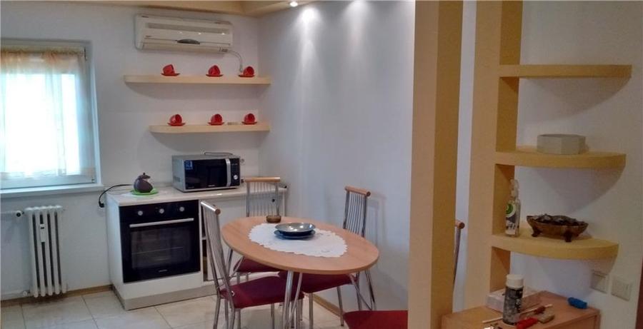 Apartament de închiriat cu 3 camere, zona Icil
