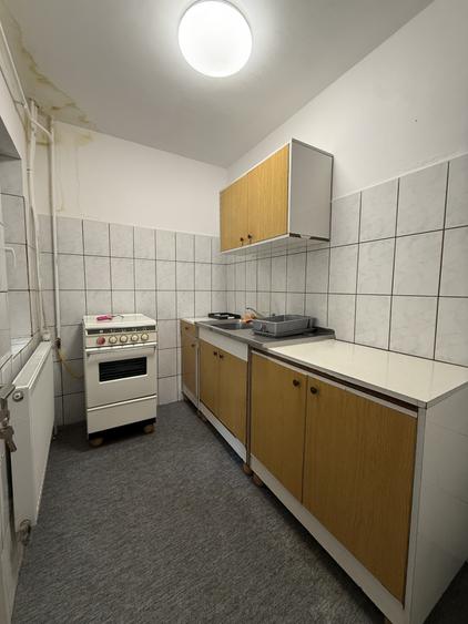 Apartament spatios cu o camera, 32 mp utili + balcon, parter - Sagului