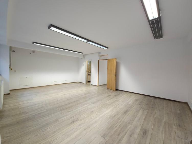 Spatiu birouri luminos, modern, cladire noua, parcare