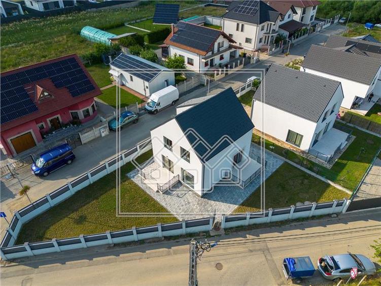 Casa noua de vanzare, 4 camere, 2 bai, terasa 21 mp, zona linistita