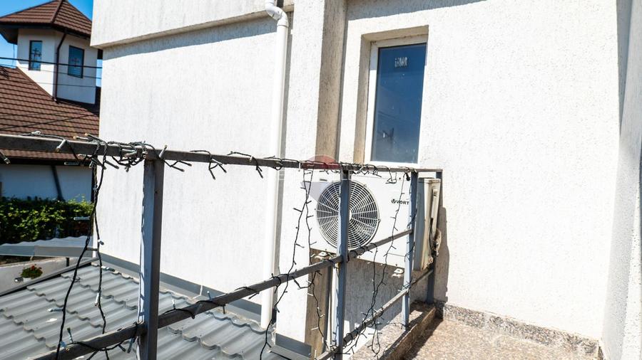 Vanzare vilă cu 2 unitati locative independente in Pantelimon, Central