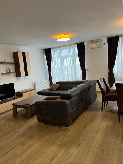 Vand apartament 4 camere