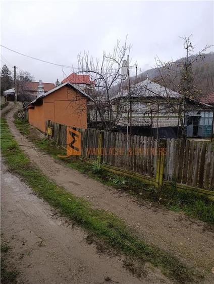 Casa tip parter zona Sarata Monteoru