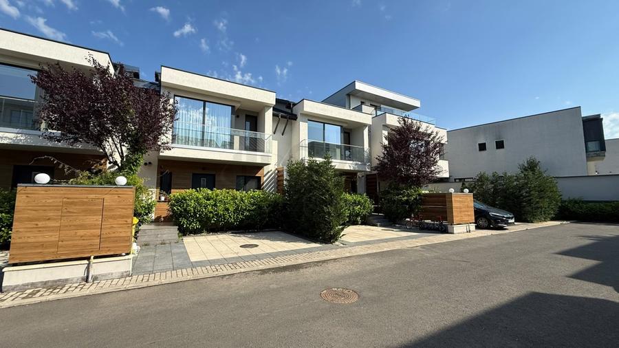 REV2005360 Vile Finalizate Exclusiviste Langa Lac l Complex Rezidential