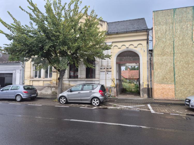 Proprietate cu 10 ari teren de vanzare pe strada Bolyai