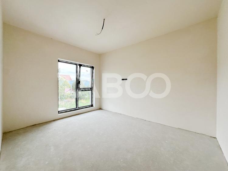 Casa de vanzare tip duplex cu 4 camere si curte generoasa in Floresti