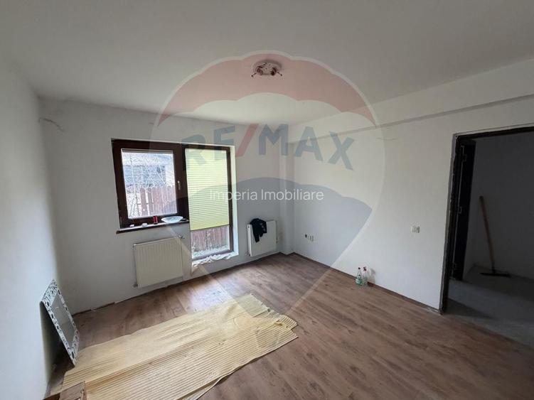 Apartament cu 3 camere de vânzare în zona Central - 4