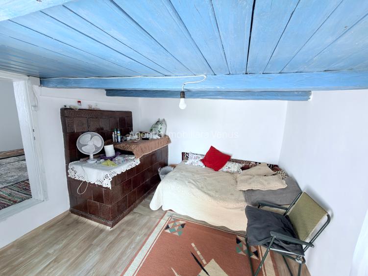 Casa batraneasca in Burlesti, comuna Unteni - 10