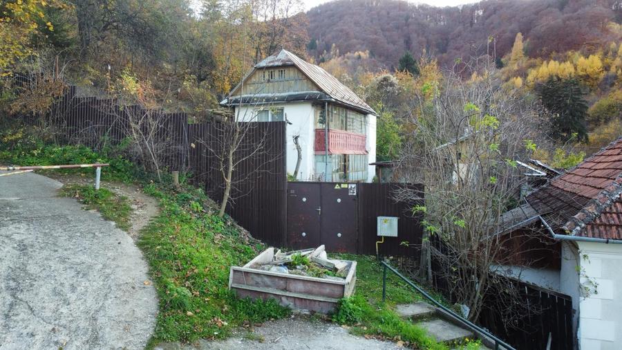 Vand casa renovabila cu teren de 345 mp in Schei