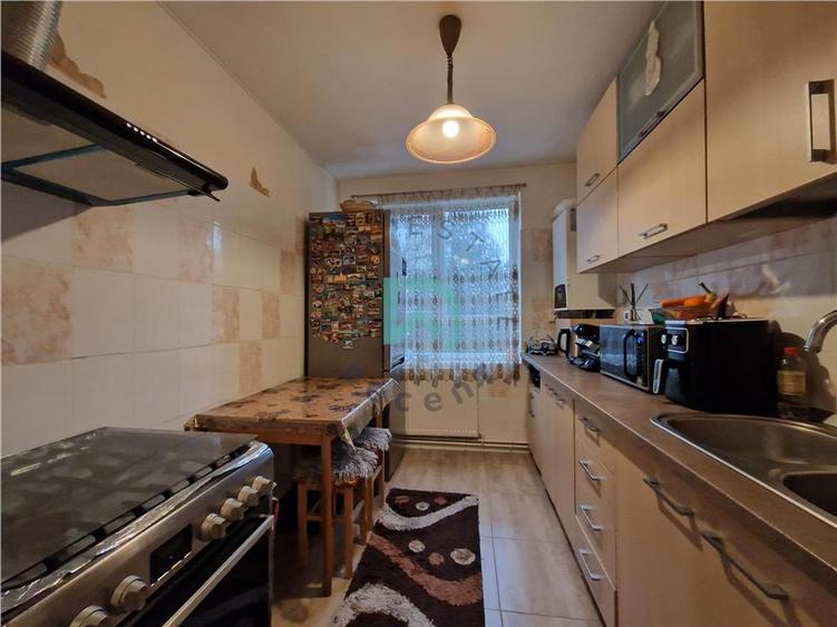 Apartament 3 camere, Tractorul