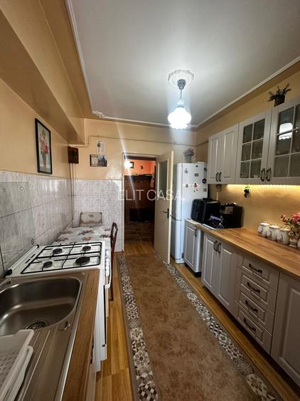 Apartament cu 3 camere, decomandat, zona Dacia - 5