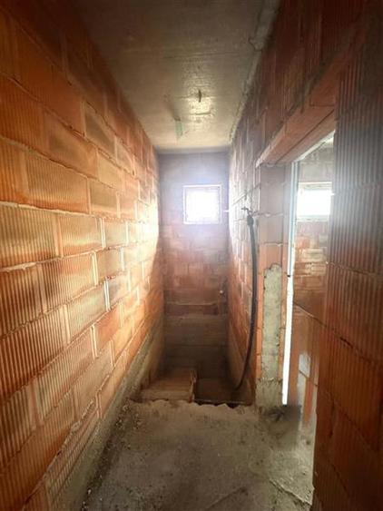 Casa individuala cu garaj si subsol 5 camere Vorovesti