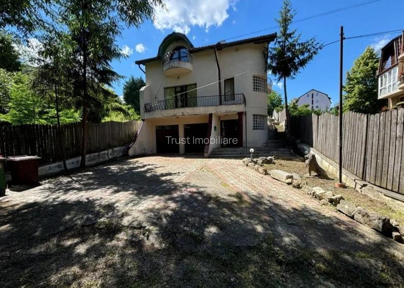 Casa individuala l D+P+E l 4 Bai l Parcare