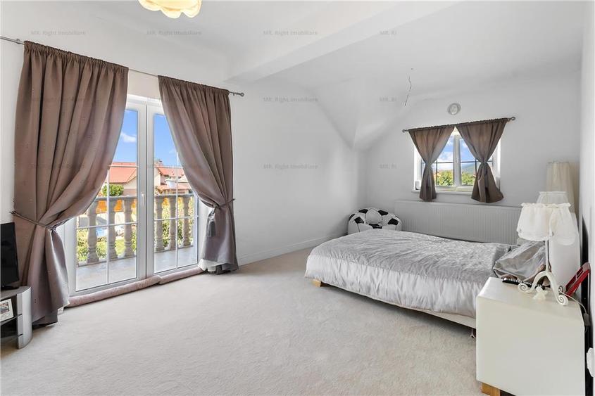 Vila / Casa superba cu 5 camere zona | 1032 mp teren |  Sanpetru Brasov