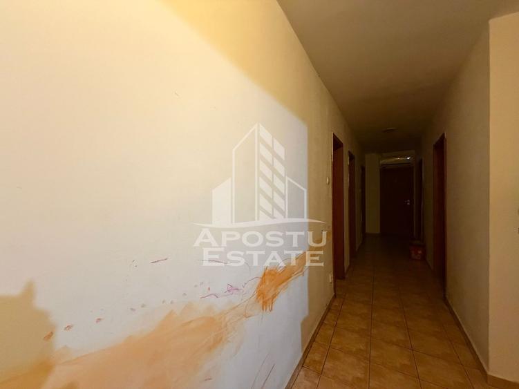 Apartament cu 5 camere, 2 bai, decomandat, centrala zona Girocului