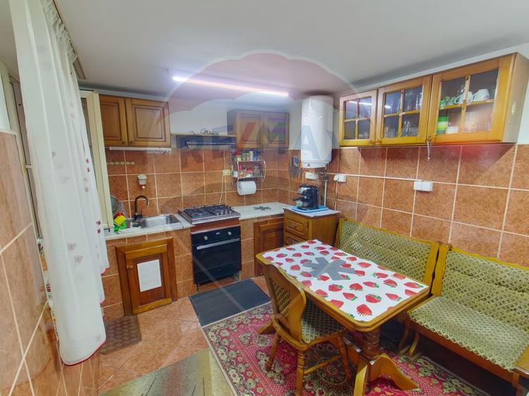Casă / Vilă cu 16 camere de vânzare în zona Bobâlna