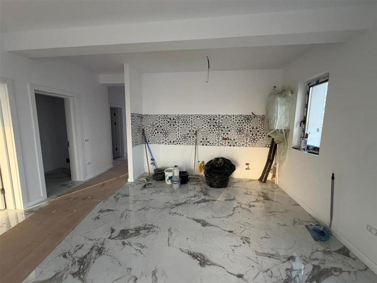 Casa de vanzare , in cartier nou Focsani Nord - Petresti -