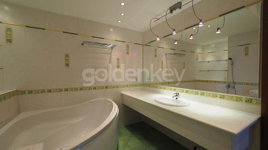 Apartament spatios cu 4 camere, vedere frumoasa