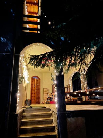 Vanzare casa mare la munte langa padure Cheia judetul Prahova locatie excelenta