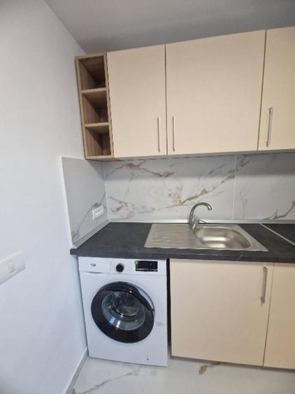 Vand garsoniera renovata