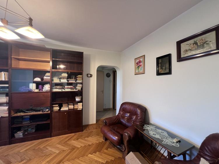 Apartament 3 camere Cotroceni. Adiacent parc. 5 minute metrou.
