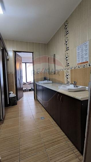 Spațiu comercial de vanzare in Floresti
