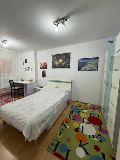 Apartament 3 camere, 75 mp, zona Cornițoiu