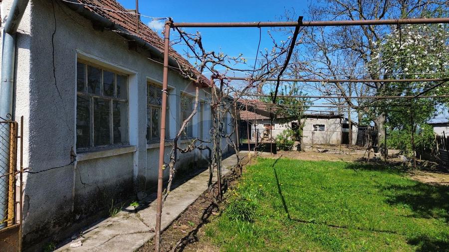 Casă cu 3 camere de vânzare in CRAIDOROLT la 4 km de baile MIHAENI