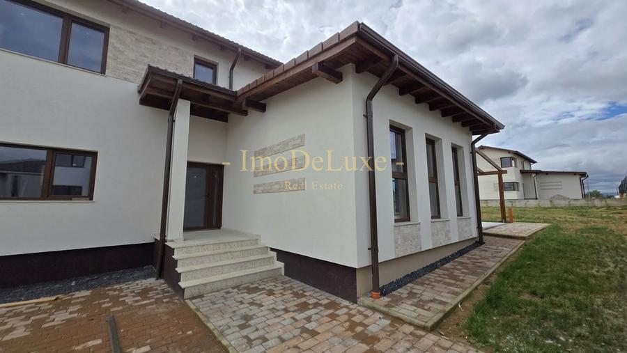 Casa individuala cu 4 camere, 120.4 mp, 612mp teren, terasa, zona de lux, Dezmir