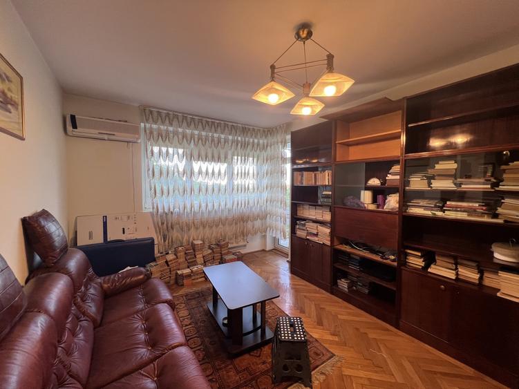 Apartament 3 camere Cotroceni. Adiacent parc. 5 minute metrou.