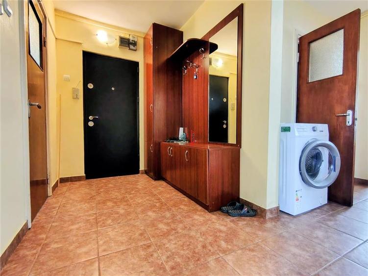 Apartament 3 camere decomandat in bloc reabilitat zona Ozana