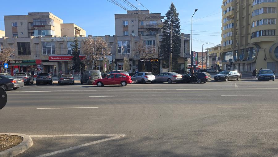 Inchiriez spatiu comercial in Deva, zona ultracentrala, Decebal colt cu Creanga