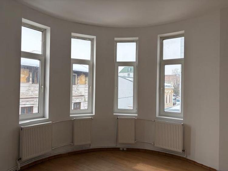 Unirii Inchiriez ap 3 cam nemobilat et 1 Vila recent renovat pentru birou parcar