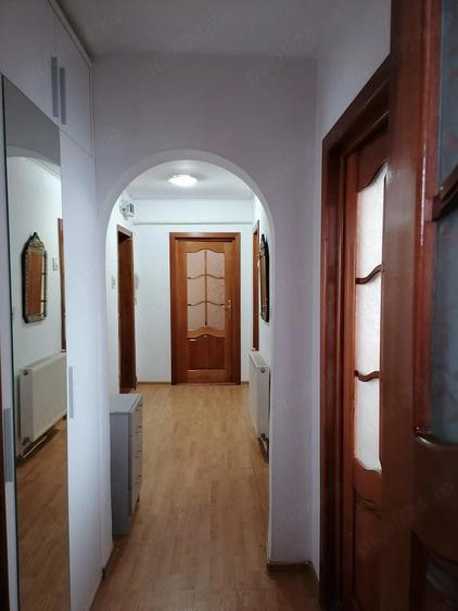 Apartament 2 camere zona Liceul Mihai Eminescu , et 6 cu lift nou , decomandat
