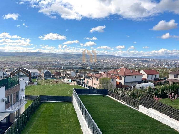 Casa moderna cu priveliste asupra orasului, terasa cu jacuzzi, Iris