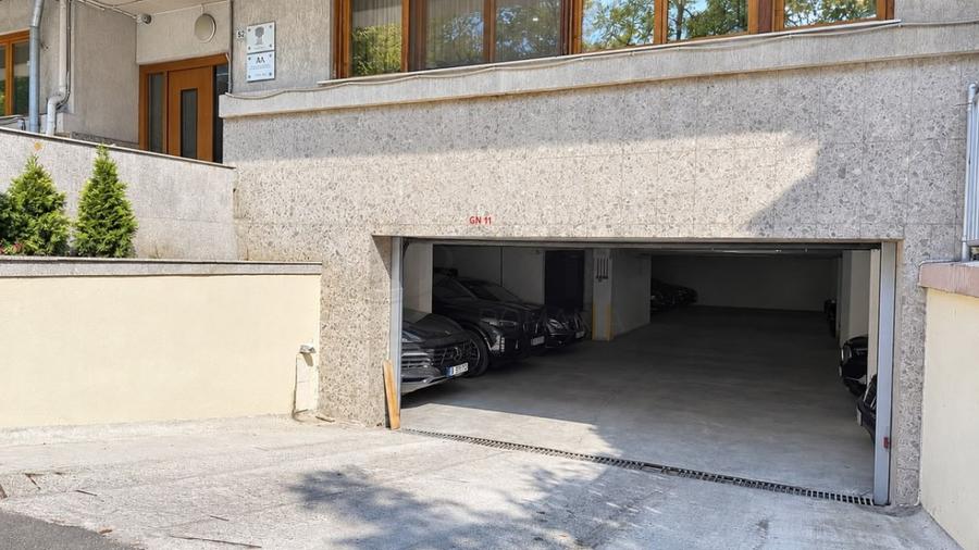 REA1029796 Apartament 5 camere de închiriat Aviatorilor, decomandat, 2 terase,