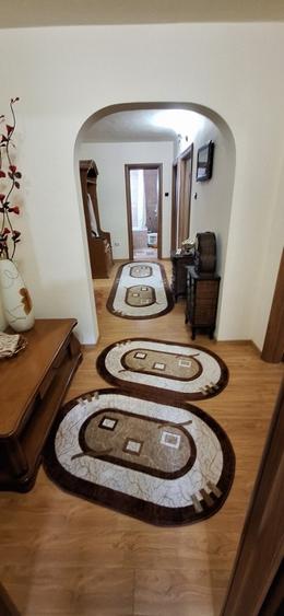 Vand apartament 3 camere decomandat parter, 67,2 mp utili +boxa la subsol 4mp
