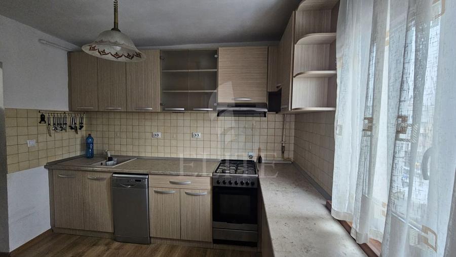 Apartament 3 camere în zona SALA SPORTURILOR