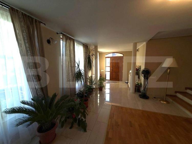 Casă spațioasă cu 2 corpuri , 300 mp– ideală pentru 2 familii – teren 776 mp