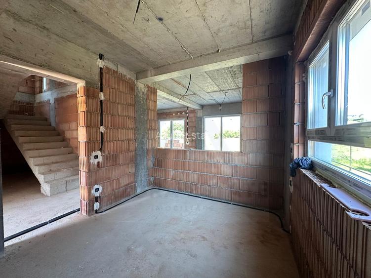 Casă tip duplex curte 350 mp 120 mp utili terasa 22 mp Sura Mare - 18